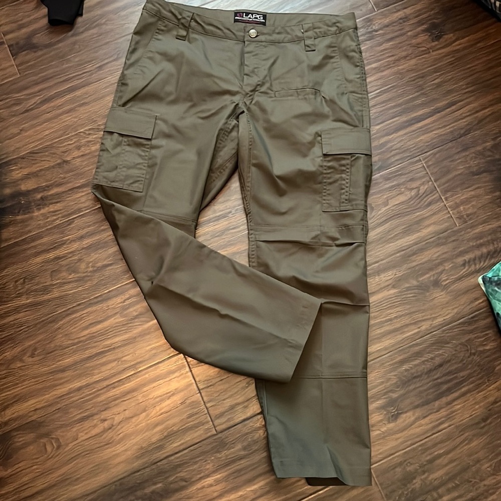 Women's Straight Leg Cargo Pants - Olive Green